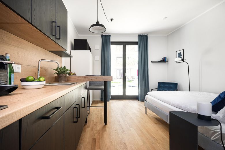 Berlin-Mitte'de özel teraslı modern daire – hemen taşınmaya hazır ve komisyonsuz – Wohnen und Küche