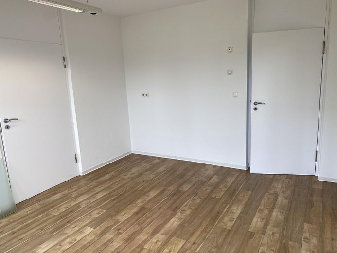 gepflegte, helle Räume für ihren Erfolg: Praxis, Therapie, Kanzlei, Büro – Raum 2