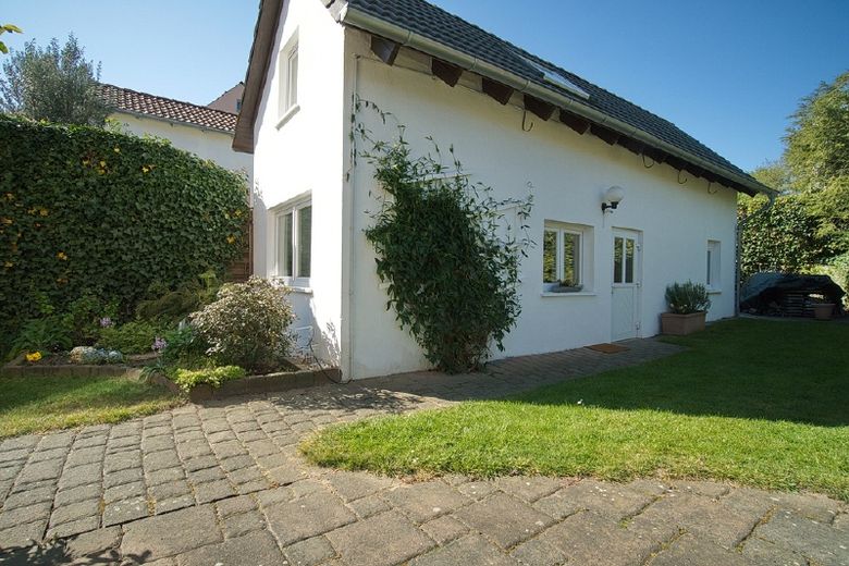 Charmantes kleines Haus im Grünen, renoviert und gut möbliert, PKW-Stellplatz möglich – 5dfd50cb3c80f07316a59696cc5ca78d5c8017ea.jpg