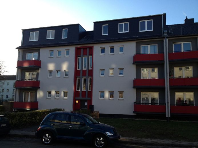 Apartamento de 2 habitaciones con balcón – Vorderansicht