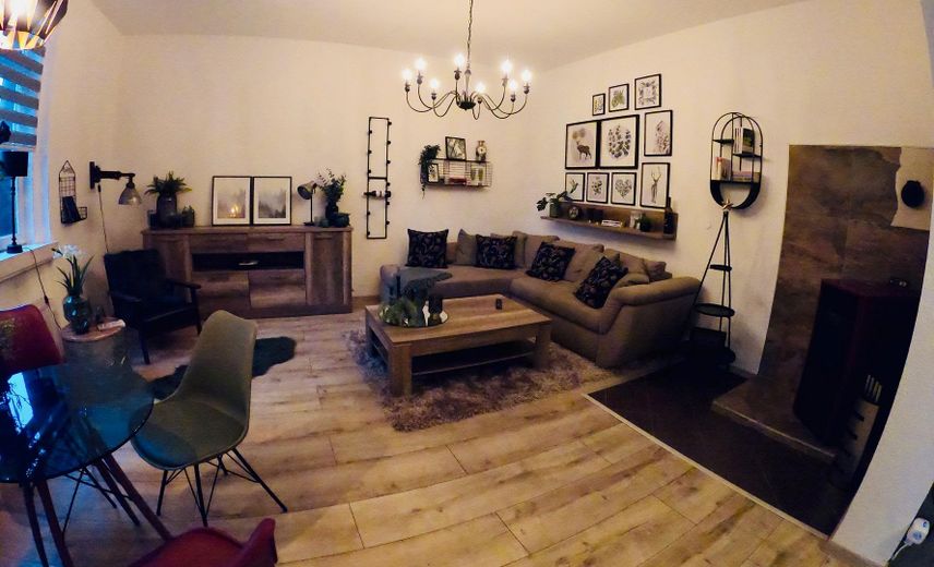 VOLL MÖBLIERTES WOHNEN IN MICHENDORF VOR DEN TOREN VON POTSDAM UND BERLIN – Wohnzimmer