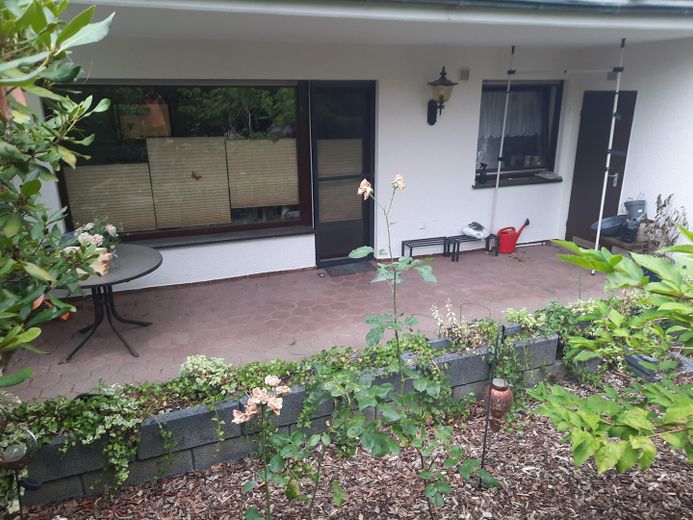 2,5 locali, vicino al bosco e alla Ruhr, terrazza di 14 m², bagno: vasca + doccia separata, pavimenti in parquet di legno massello – Fenster Wohnen und Küche