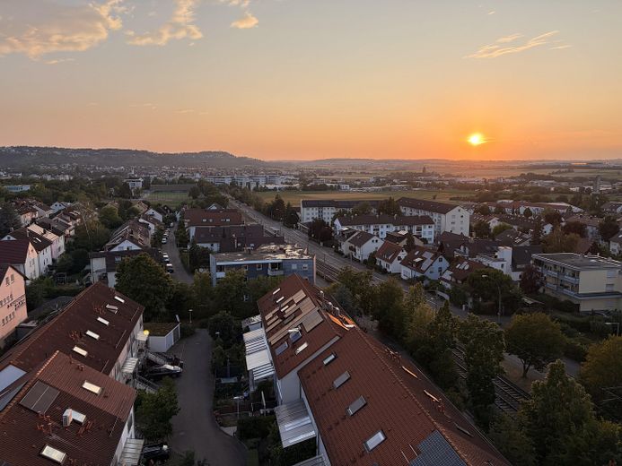 FIRST OCCUPANCY: Renovated dream home with 9th floor long-distance view & balcony - move in & feel at home – Photo 1