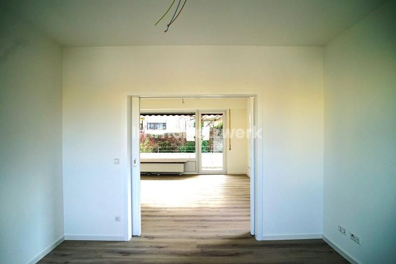 Frisch sanierter Wohntraum in Pforzheim-Sonnenberg: 5 Zimmer mit Ausblick und Garage – Esszimmer, Blick auf Wohnzimmer