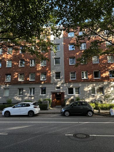 Appartement mansardé d’une pièce en situation centrale à vendre par un particulier – Hausansicht