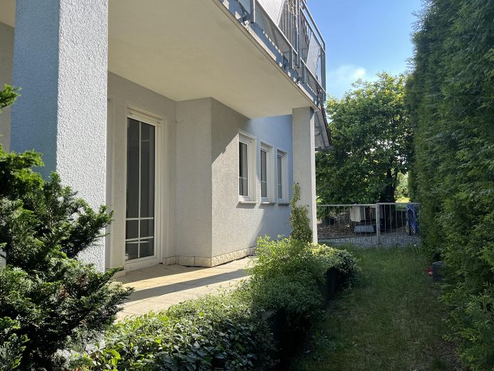 Einfamilienwohnhaus mit Doppelgarage und großem Garten - Privatverkauf – Hausansichten u. Garten