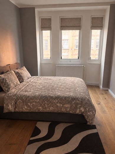 Stilvoll kernsanierte 4-Zi-Altbau-Wohnung mit Wohnküche – Arbeitszimmer 1