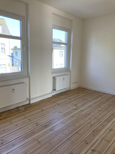 Sonnige 3-Zimmer-Wohnung im sanierten Altbau – Schlafzimmer straßenseitig