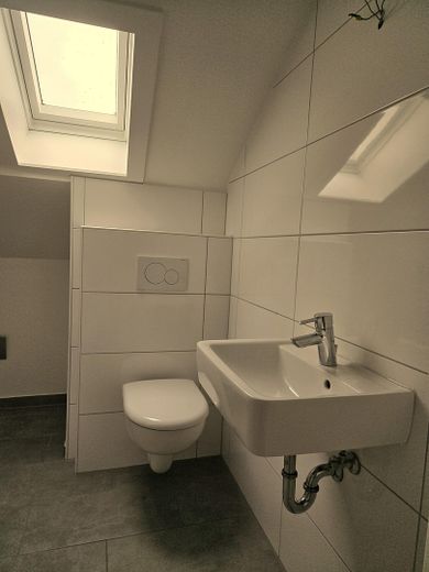 Schöne, helle DG-Wohnung mit großem Balkon – Foto 7