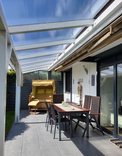 Ferienhaus mit hohem Ertrag – überdachte Sonnenterrasse