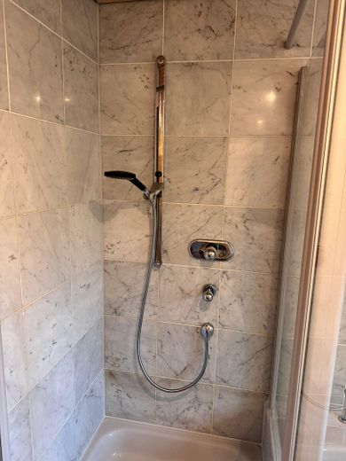 WG-Neugründung Tübingen: 180 m² Wohnen im Grünen, 450 m² Garten, Top-Bad & All-In-Pauschale – Dusche