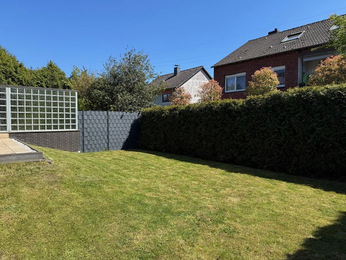 Schöne DHH in Schmachtendorf - Erstbezug nach Sanierung - Garten + Garage + Stellplatz – Garten 
