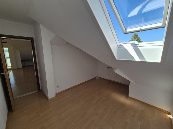 Du magst was Besonderes, bist sportlich und nicht allzu groß? – Schlafzimmer/Büro