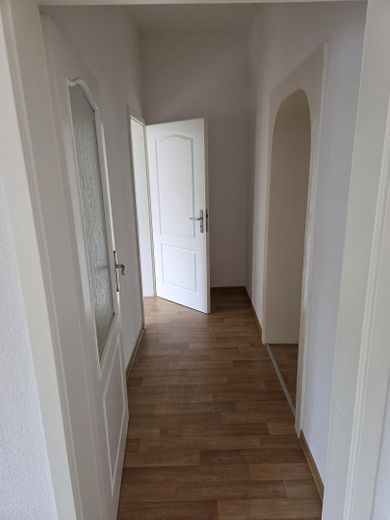 3,5 Raumwohnung 112 qm, saniert mit Gartennutzung im Erdgeschoss – Verbindungsflur