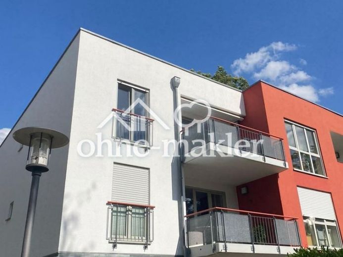 Ruhiges Wohnen ganz oben: Gepflegte 3-Zimmer-Wohnung mit Süd-West-Balkon & Tiefgarage – Foto 1