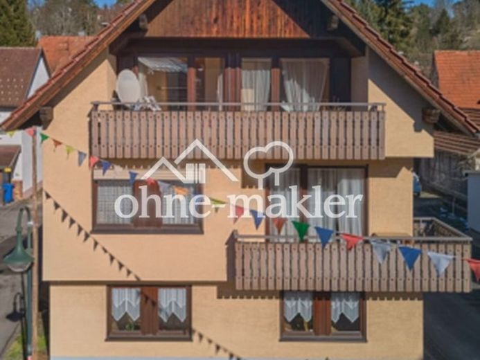 Lichtdurchflutete Doppelhaushälfte mit Balkon und Garage – Foto 1