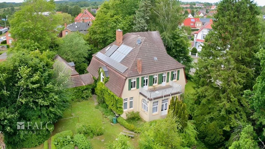 ***Denkmal - Stilvolle Villa im Landhausstil - Wohnen mit besonderem Ambiente*** – Luftbild