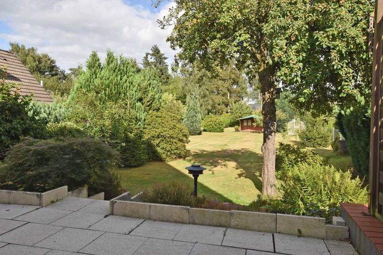 1.296 m² arsa – Tek ailelik ev veya 2 konut birimli ikiz ev mümkün – Blick von der Terrasse