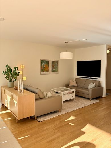 Großzügige 4-Zimmer-Wohnung mit sonniger Terrasse in bester Lage von Ingelheim – Wohnzimmer