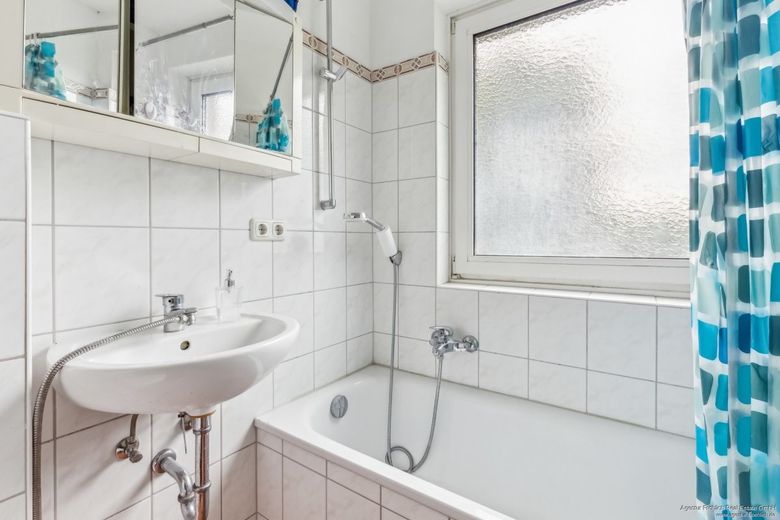 En iyi konumda yatırım fırsatı: Parkstadt Bogenhausen'de yeşil manzaralı kiralık 3 odalı daire – Bad