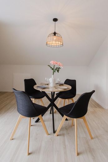 Frisch renovierte und bezugsfertige 3-Zimmerwohnung inkl. Parkplatz und mega Aussicht – Essbereich
