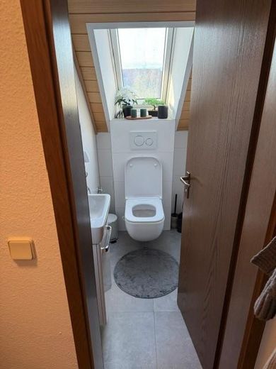 Sehr gepflegte 3 Zimmer-Maisonette-Wohnung in zentraler Wohnlage von Griesheim – WC