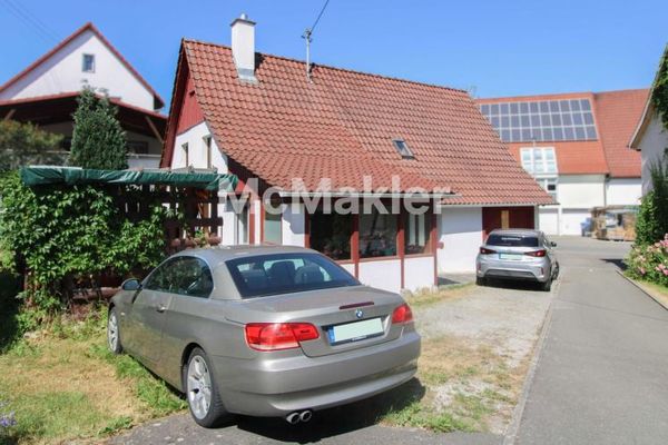 Accogliente casa con terrazza e giardino, nonché 3 posti auto esterni