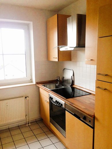 Schicke Wohnung mit Südbalkon Gartenstadt – Küche mit Fenster