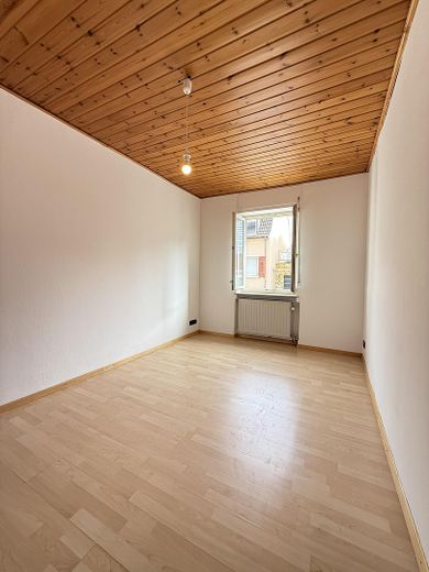 Zentrumnahes Dreifamilienhaus mit großem Garten und Hohentwielblick – alle Wohnungen bezugsfrei – Zimmer 2
