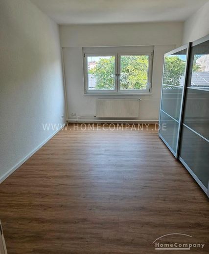 Fechenheim (8071223) möblierte Wohnung mit 3 separaten Schlafzimmern, ideal zur Anmietung von Firmen – 4a6f1f8164b2543ecd7bad0539715cf15840ad72.jpg