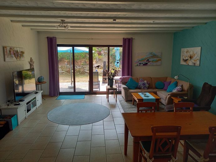 Großzügiges Wohnen im gepflegten Landhaus (nähe Golfplatz/Waldrand) PROVISIONSFREI – Wohn-Esszimmer Blick Terrasse