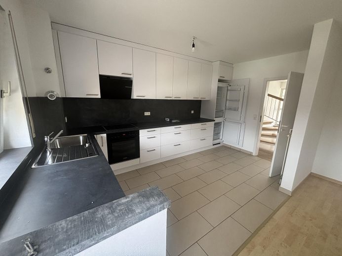 Helle 4,5 Zimmer Maisonette-Wohnung zu vermieten – Whg 3 Neue offene Einbauküche