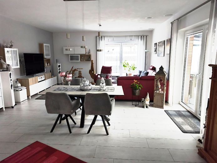 Wohnzimmerblick v. Küche