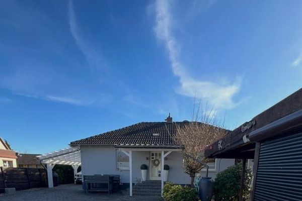 wymarzony bungalow rodzinny z 6,5 pokojami i basenem w Wedemark