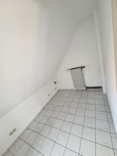 115 m² im Zweifamilienhaus | 30 m² Süd-Dachterrasse – HWR/Abstellraum