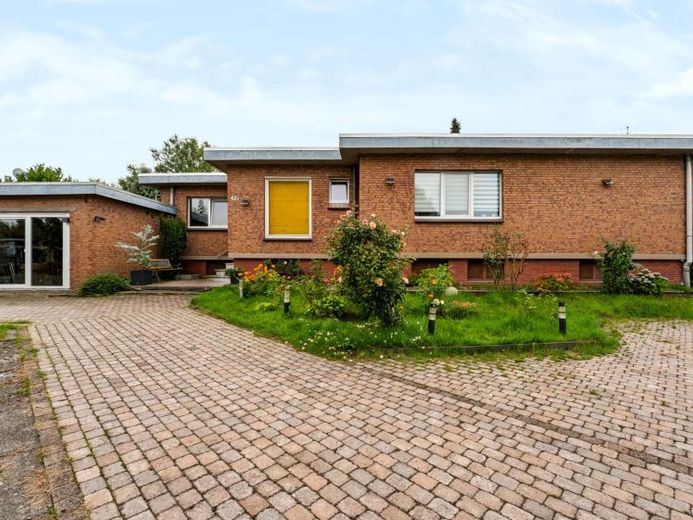 Emmerich-Speelberg: Freistehendes Einfamilienhaus mit großzügigem Grundstück – Foto 1