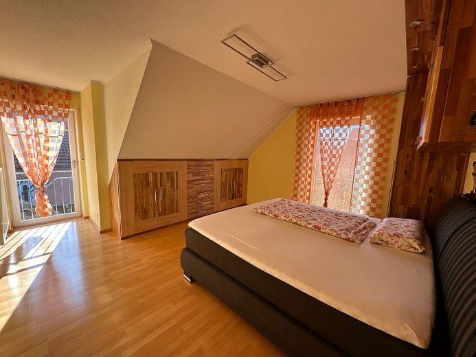 Kinderzimmer Süd/Westfenster