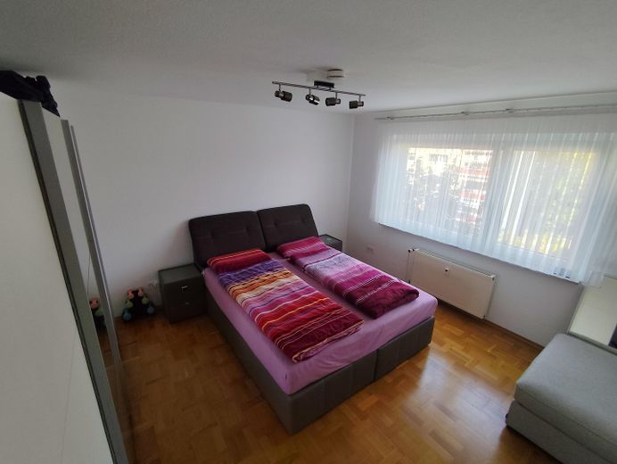 Grand appartement de 4 pièces avec balcon et place de parking en sous-sol, dans un quartier prisé de Bad Homburg – Schlafen 3