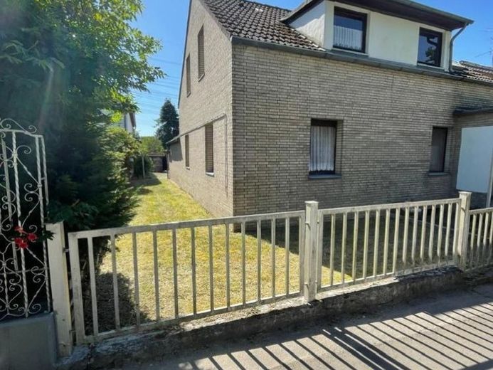 Objekt-Nr.: 11325 - Interessantes großes Baugrundstück mit Einfamilienhaus, 3 Garagen und Schuppen in Hilden – Foto 1