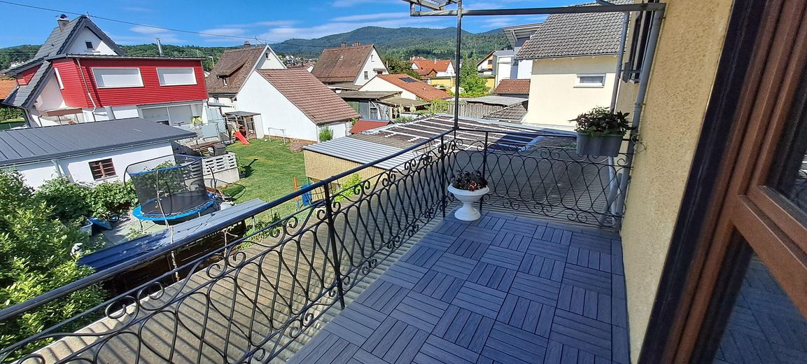 Świeżo wyremontowane/odnowione 3-pokojowe mieszkanie w Gaggenau-Ottenau – Balkon