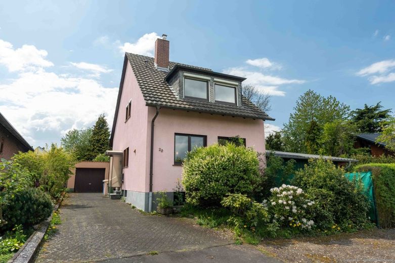 Freistehendes Familienhaus am Landschaftsschutzgebiet - Ruhe, Natur &amp; Potenzial – Titelbild