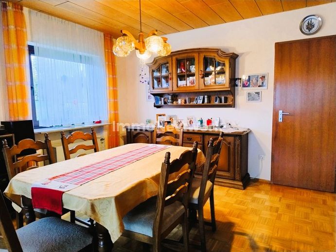 75015 Bretten - Ihr Traumhaus in Bretten-Gölshausen: Geräumig, hell und voller Möglichkeiten! – Esszimmer