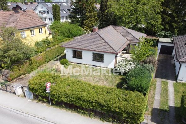 Attraktives Einfamilienhaus mit modernem, offenem Grundriss, Ost- und Westgarten und viel Potenzial