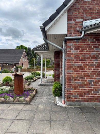 Ostseenahes Doppelhaus in Sackgassenlage – Vorgarten