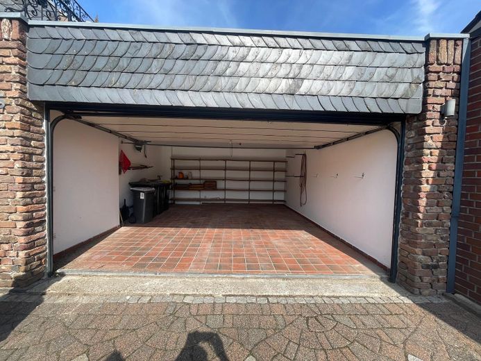 Garage neben Hauseingang