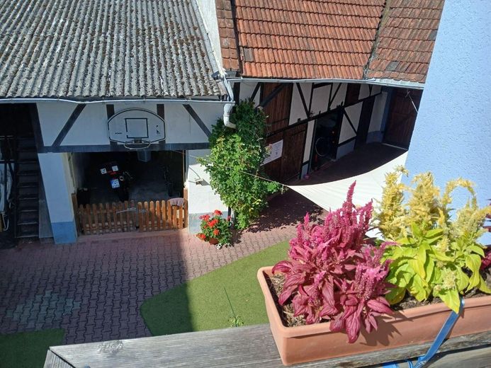 Wunderschöne Hofreite – Hof vom Balkon