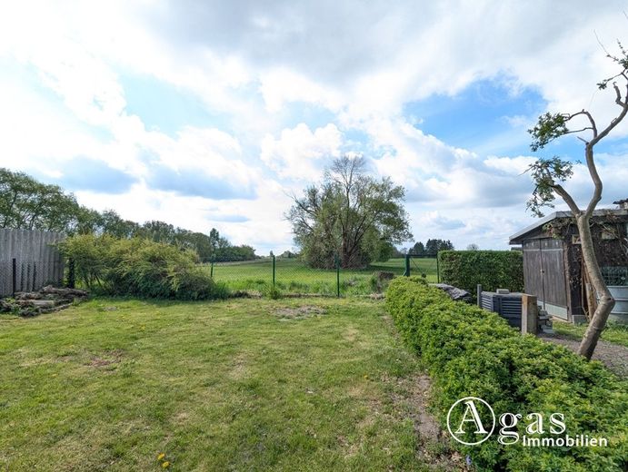 Großes Gartengrundstück mit Laube am Ortsrand von Zehdenick (Eigentum - keine Pacht, kein Verein) – große Wiese