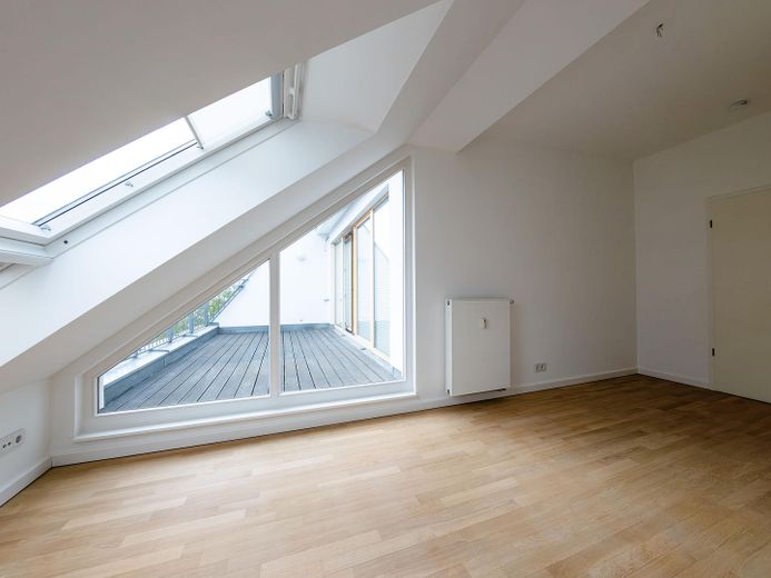 Elegante hochwertige DG-Wohnung nahe Kollwitzplatz – Gästezimmer Blick auf Terasse