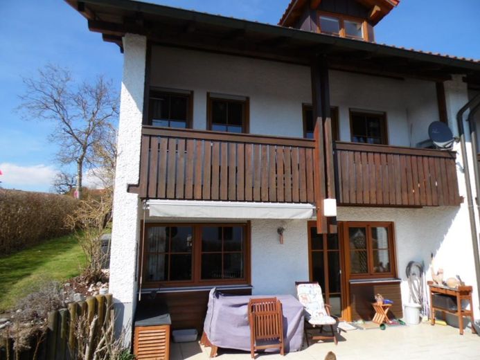 Spaziosa casa a schiera di testa, ammodernata con materiali di alta qualità, parzialmente arredata – Ansicht Süd