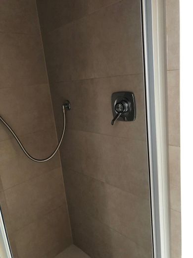 4-Familienhaus in Top-Lage von Oberursel – solide Kapitalanlage mit Mietsteigerungspotenzial – Duschbad Dachgeschoss
